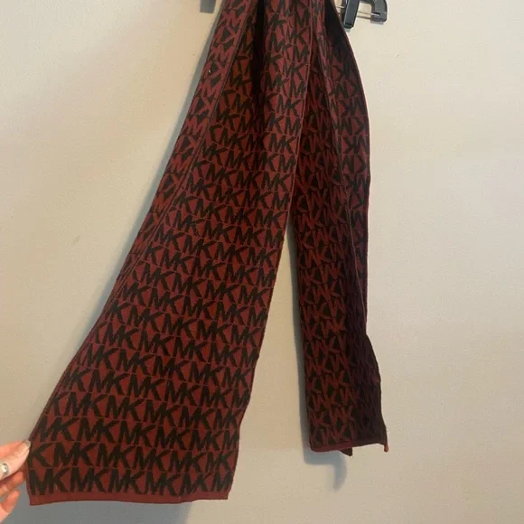 Michael Kors Scarf - Picture 2 of 3